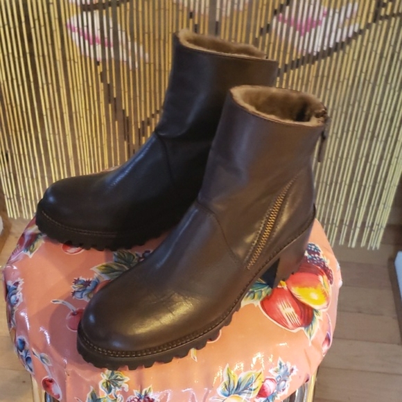 NWOT Ron White Brown Leather Ankle Boots Size 6 - Picture 16 of 16